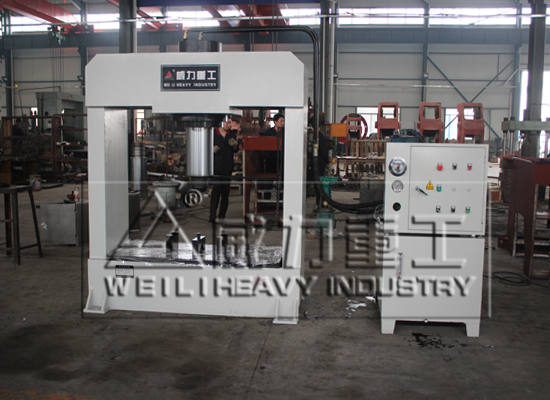 為門(mén)式液壓機(jī)