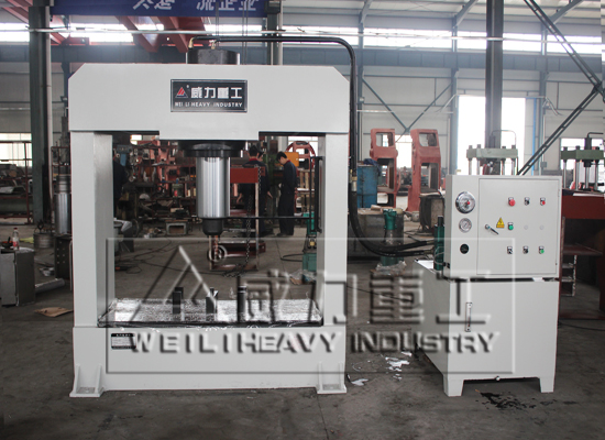 為門(mén)式液壓機(jī)